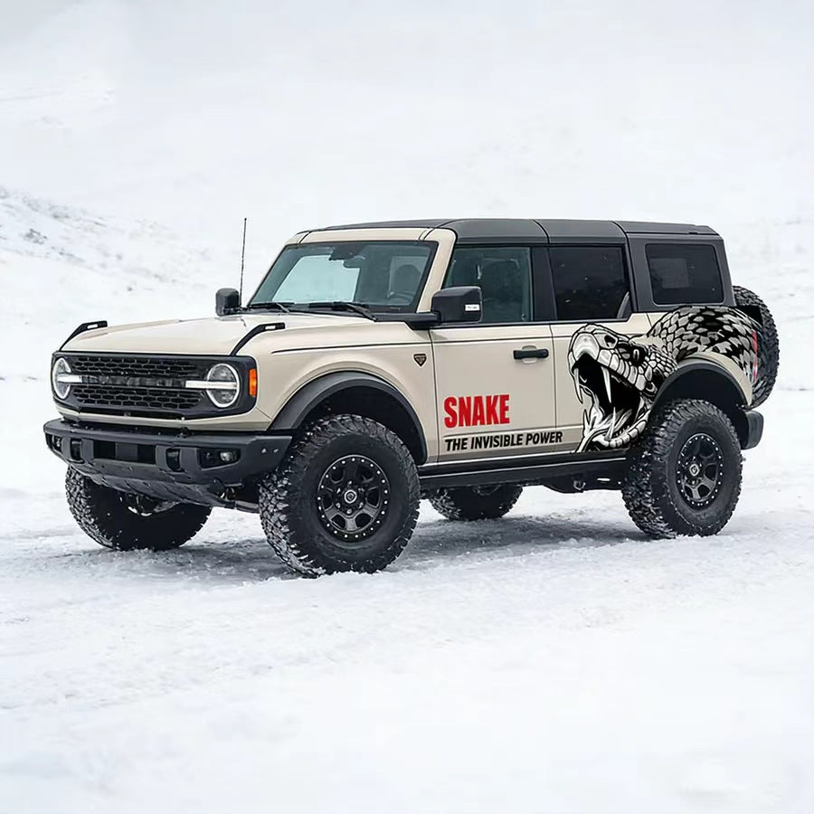 Jeep Wrangler with Viper Snake Side Graphic Vinyl Wrap – Aggressive Predator Off-Road Decal