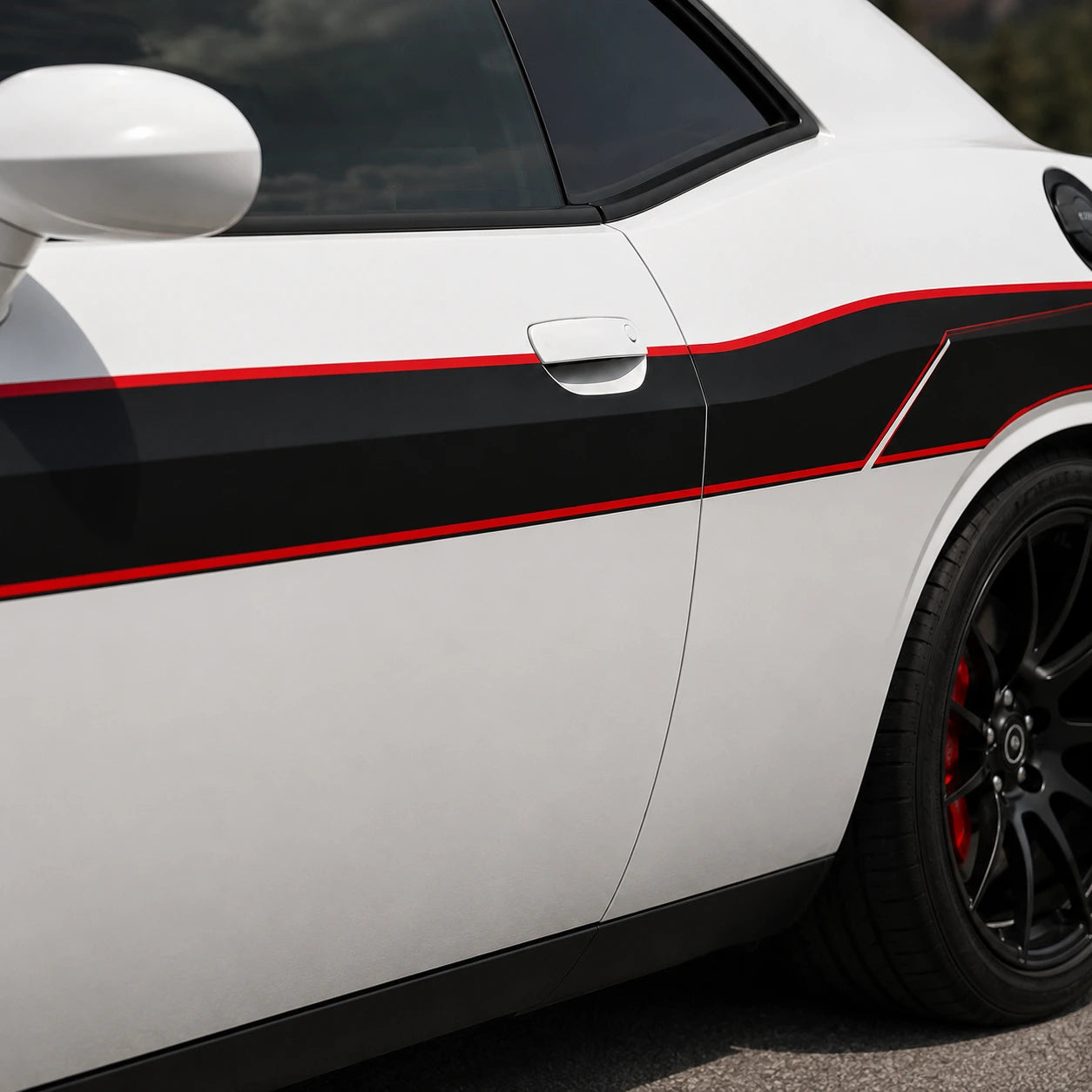 Dodge Challenger 392 HEMI racing stripe decal close-up side door black red pinstripe